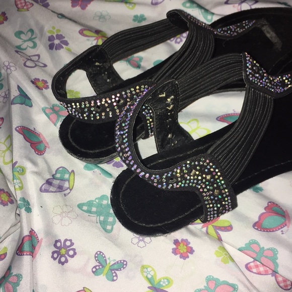 Shoes - Picture 3 of 4